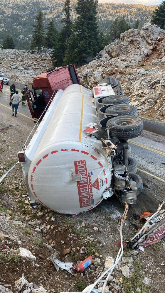 Devrilen tanker nedeniyle kapanan Konya - Antalya yolu açıldı 9